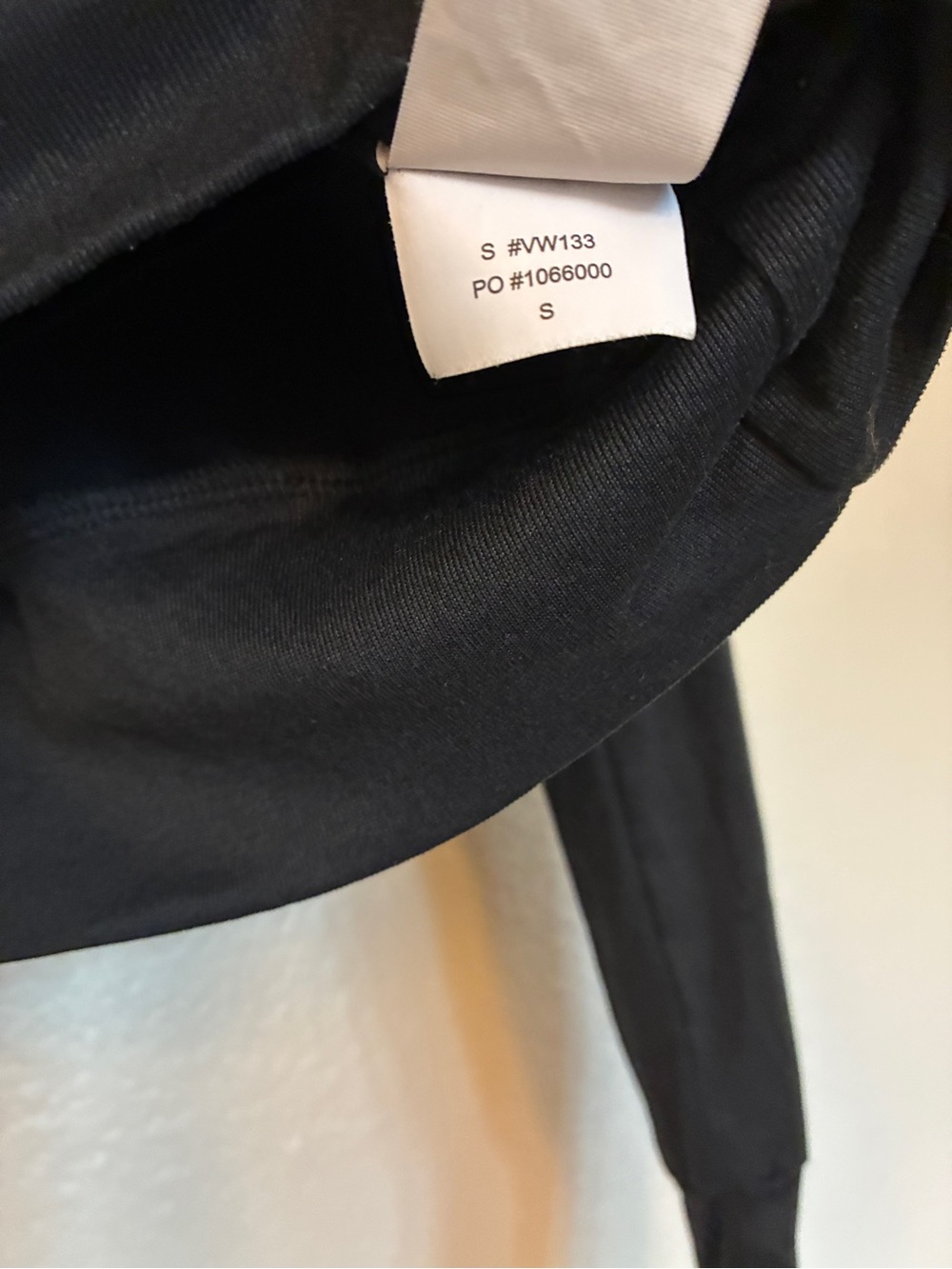 Vuori Black Crewneck Pullover Sweatshirt Logo Stretch Raglan Long Sleeve S Comfy - Picture 6 of 9